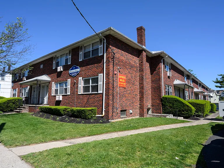 Maple Gardens — Photo 8