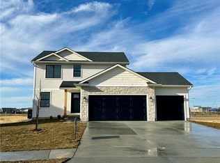 340 NW Lavelle Ct, Waukee, IA 50263