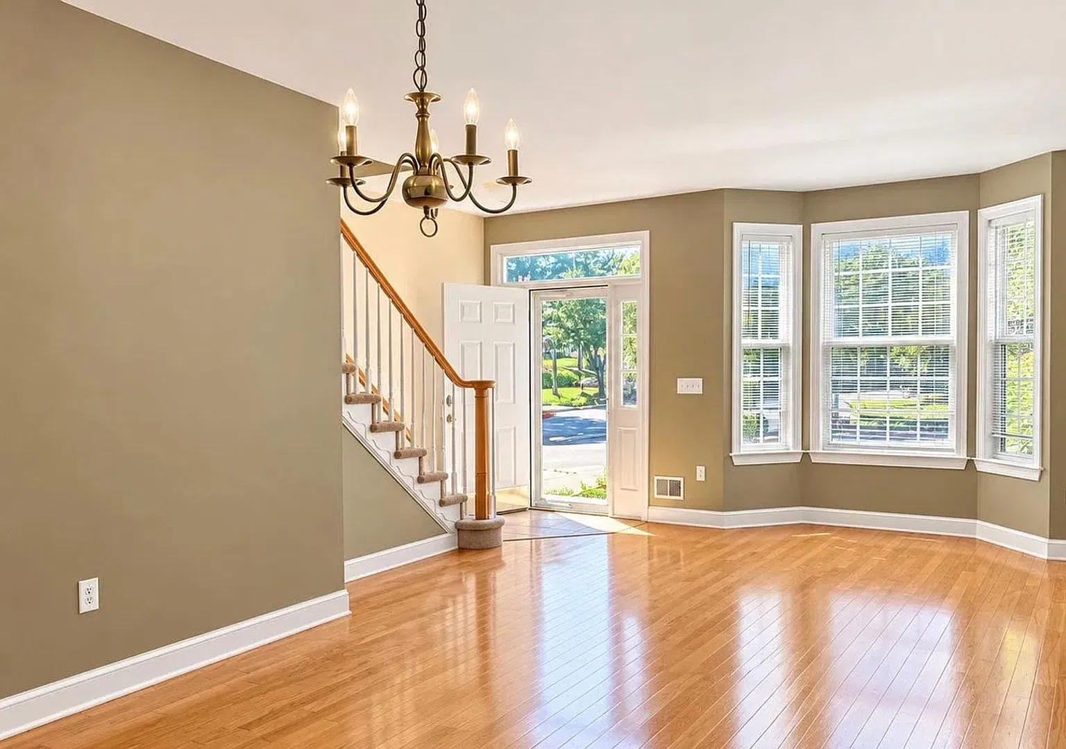Spacious 3BR Condo in Manalapan — Photo 2