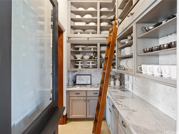 4823 Kahala Ave, Honolulu, HI 96816