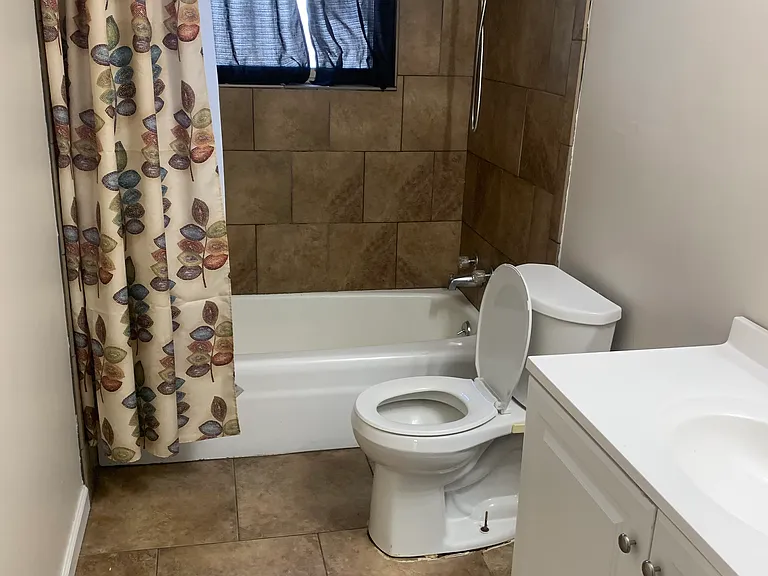 106 Oak St — Photo 5