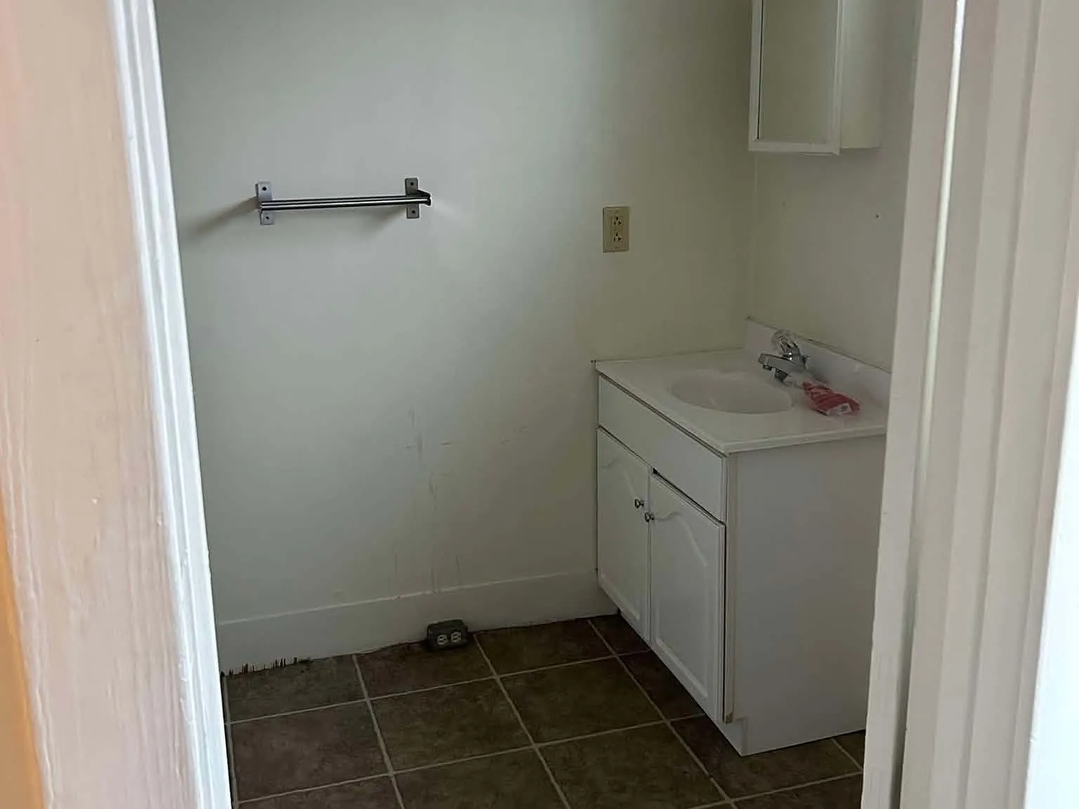 2 bed, $550 — Photo 1