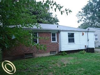 3rd image of 9623 Roseland St