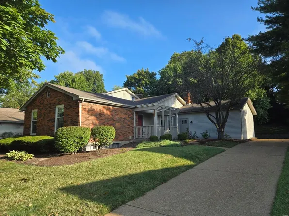 3059 Autumn Shores Dr, Maryland Heights, MO 63043