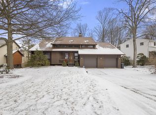 610 Carnation Dr, Clarks Summit, PA 18411