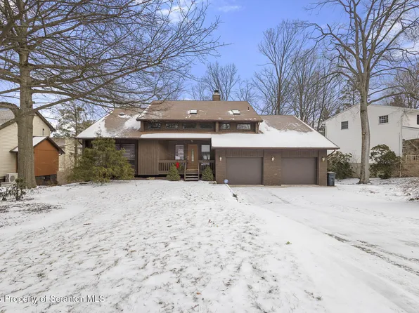 610 Carnation Dr, Clarks Summit, PA 18411