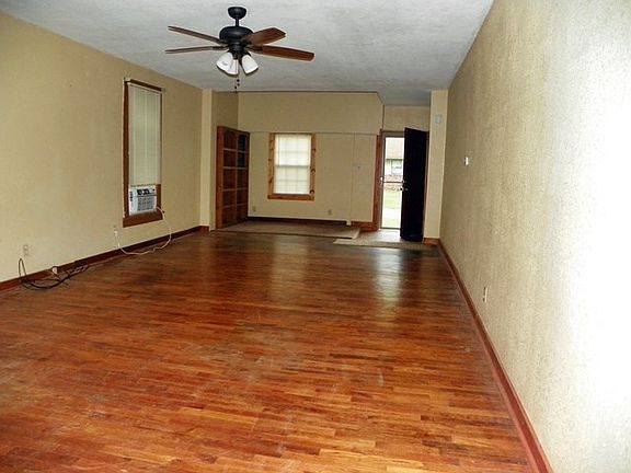 3rd image of 650 E 21st St