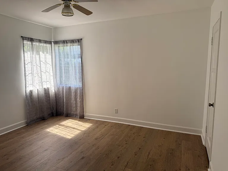 4943 Petit Ave — Photo 7