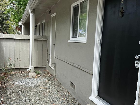 3rd image of 537 Mariposa Ave APT 2
