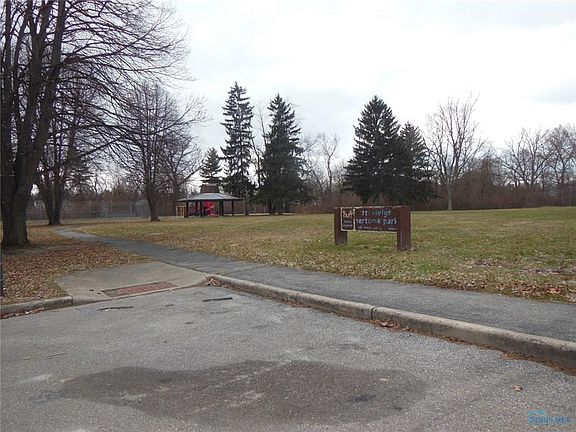 5th image of 5555 Silverdale Dr
