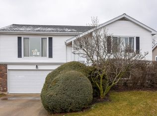 131 Hastings Mill Rd, Streamwood, IL 60107