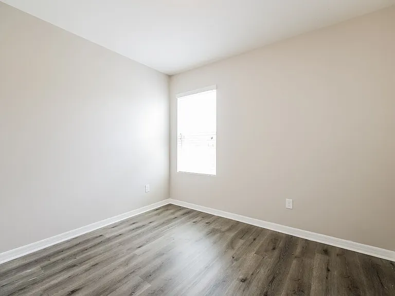 627 SW 27th Ter — Photo 15