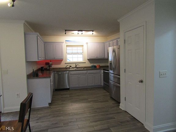 5th image of 603 Waverly Ln