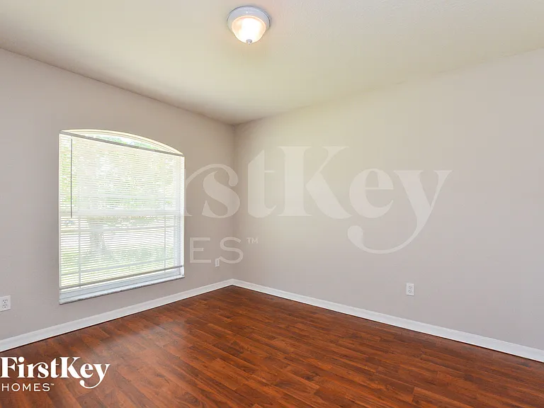 1391 W Blue Springs Ave — Photo 11