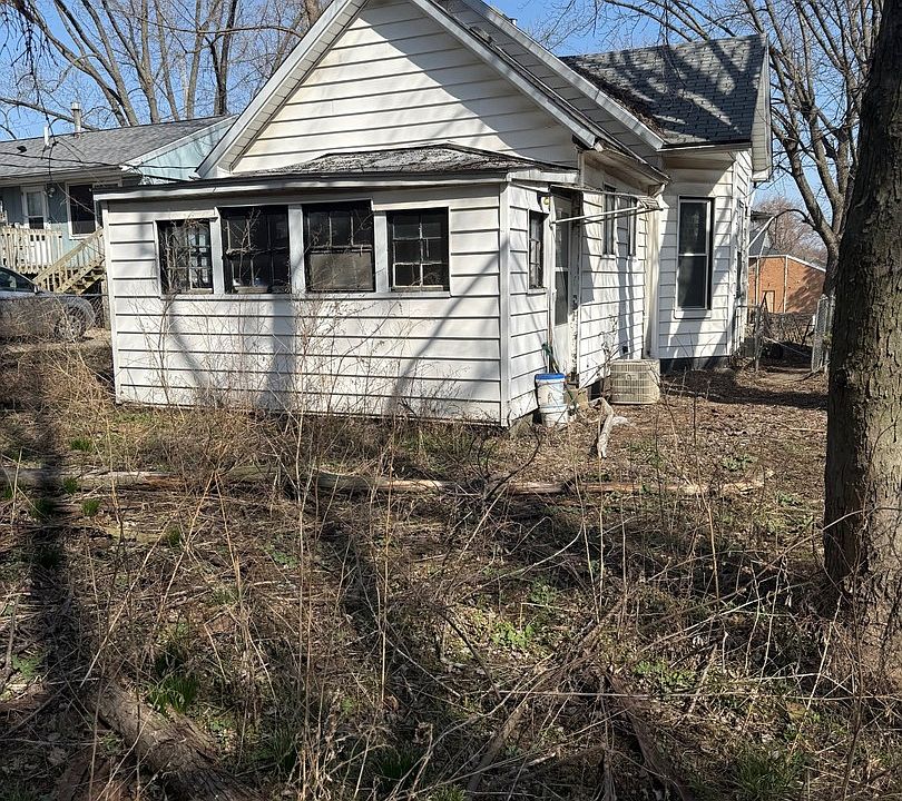 2nd image of 916 W Front St