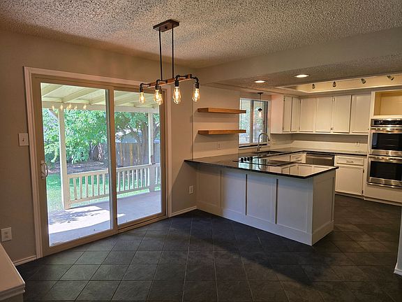 5th image of 402 Greenwood Dr