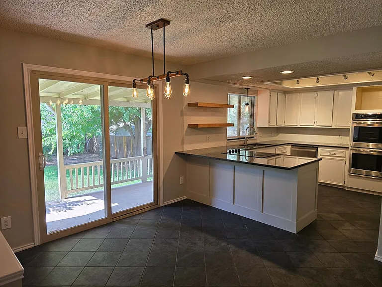 402 Greenwood Dr — Photo 5