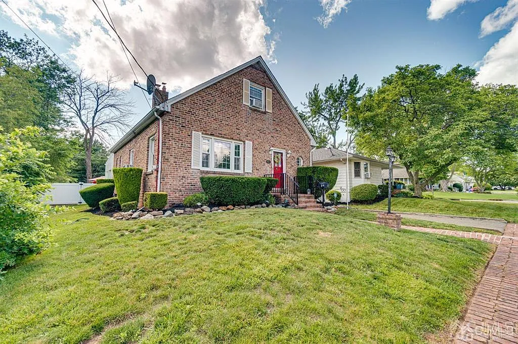 671 Barron Ave photo 1