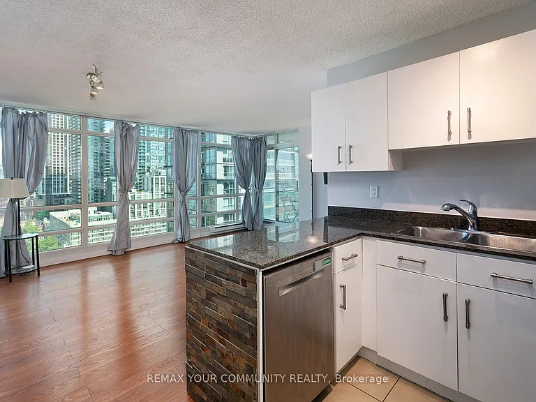 381 Front St W #2103 — Photo 10