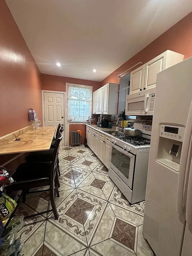 4 bed, $3,532 — Photo 1