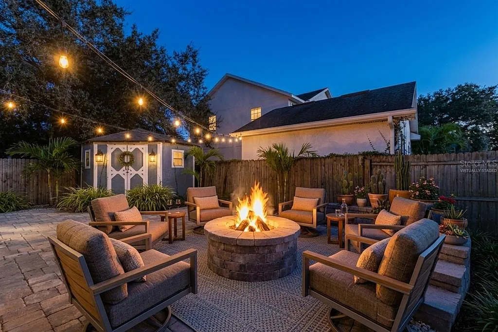 3 bed, 2.0 bath, 1425 sqft, $3,300 — Photo 3