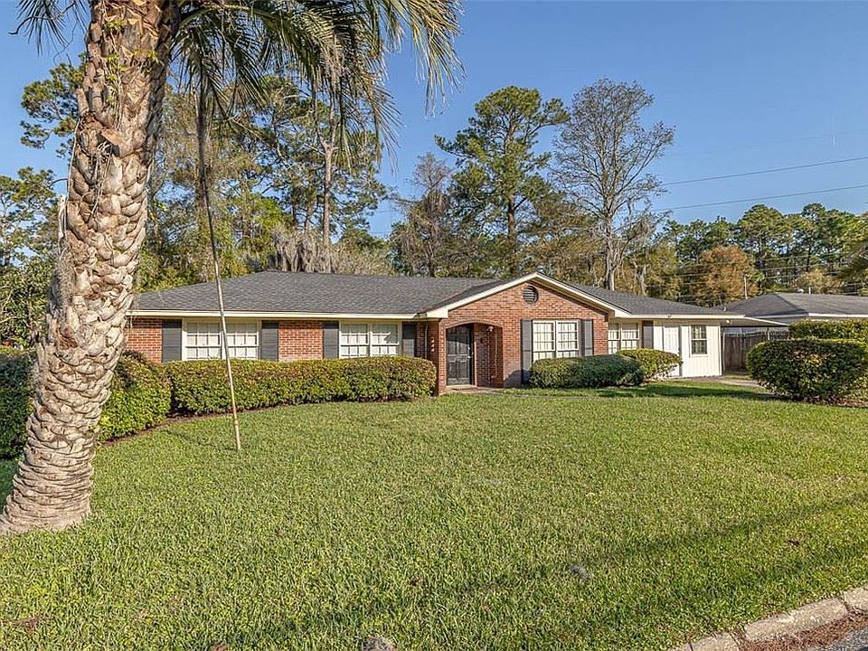 1st image of 209 Fairway Oaks Dr