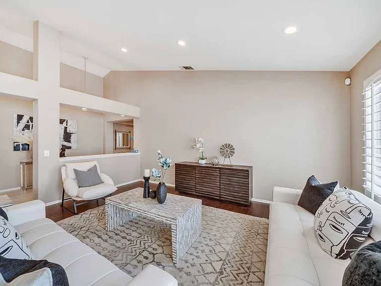 421 Minaret St — Photo 5
