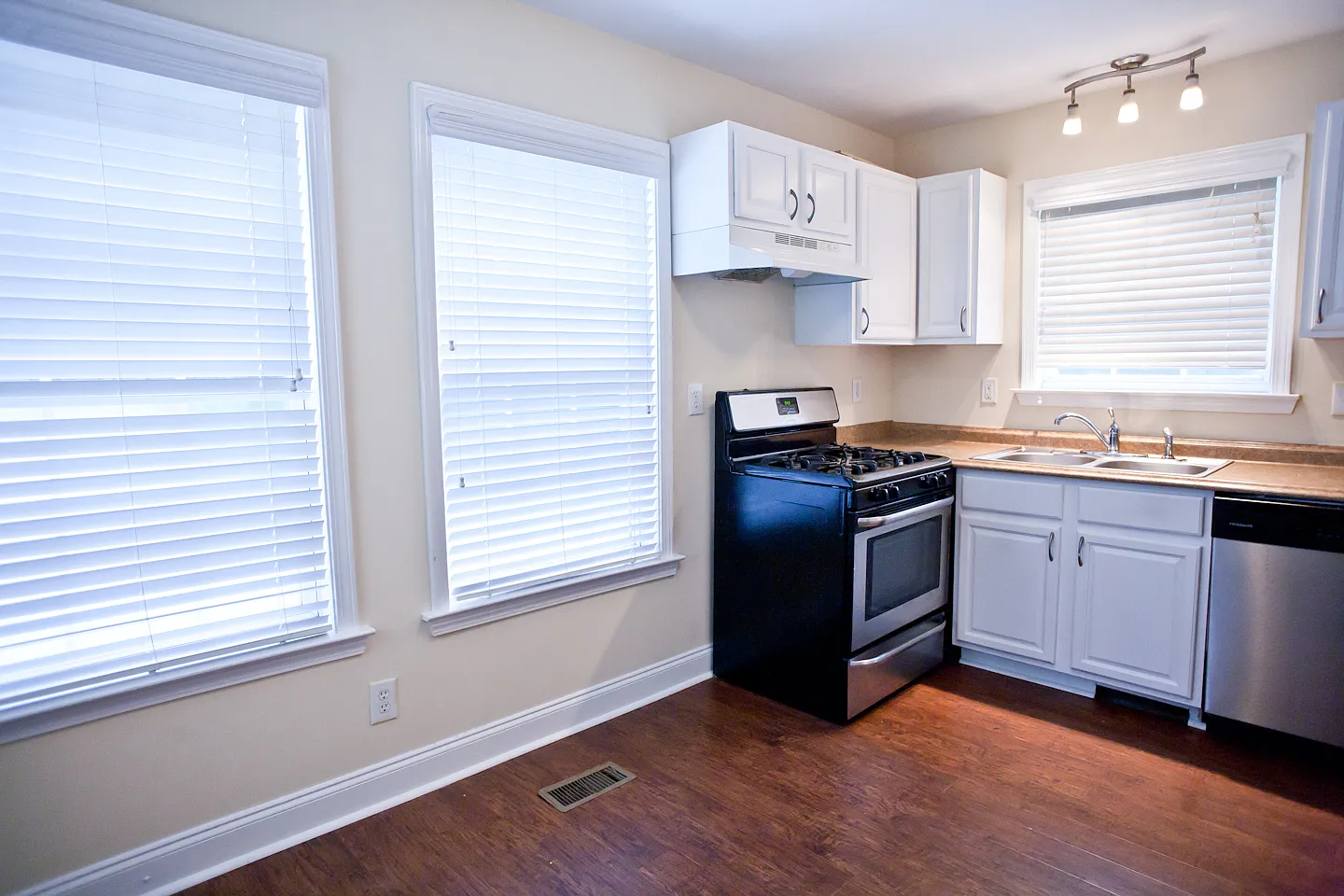 1 bedroom unit walkable to downtown Carrboro- All utilities and internet included in rent! — Photo 4
