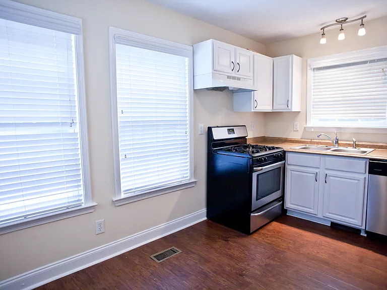 700 N Greensboro St #B — Photo 4