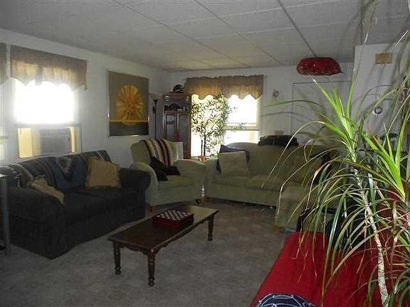 4th image of 210 W Waterford St