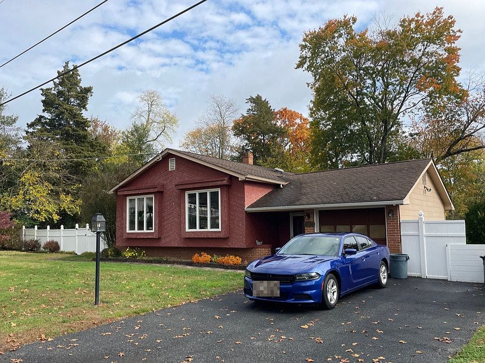2nd image of 217 Chestnut St
