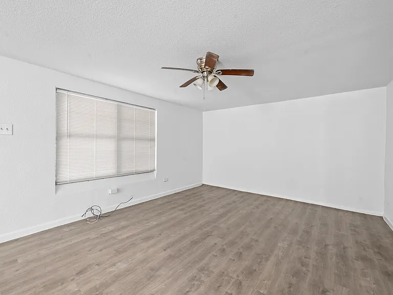 120 E Monterey St #116 — Photo 11