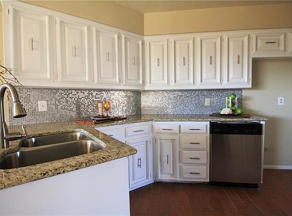 5th image of 1726 Southampton Dr