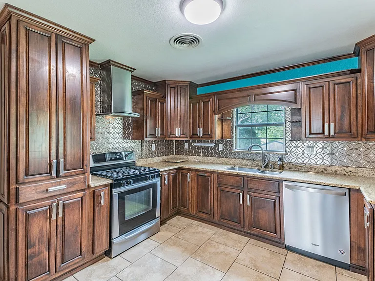 7824 Davenport Ave — Photo 9