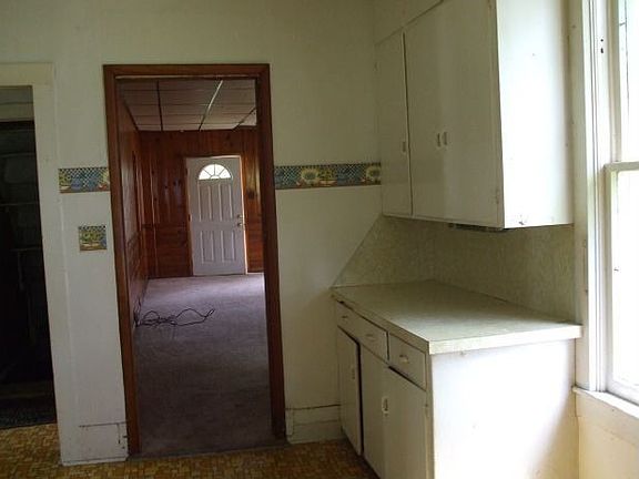 4th image of 391 W Atwood St