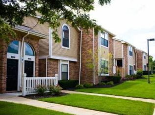 38445 Spring Ln, Farmington Hills, MI 48331