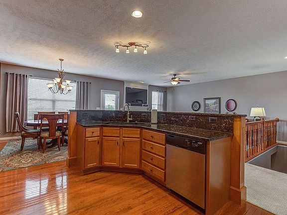 5th image of 1052 Arbor Springs Dr