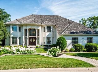 4 Sylvan Glen Ct, Burr Ridge, IL 60527