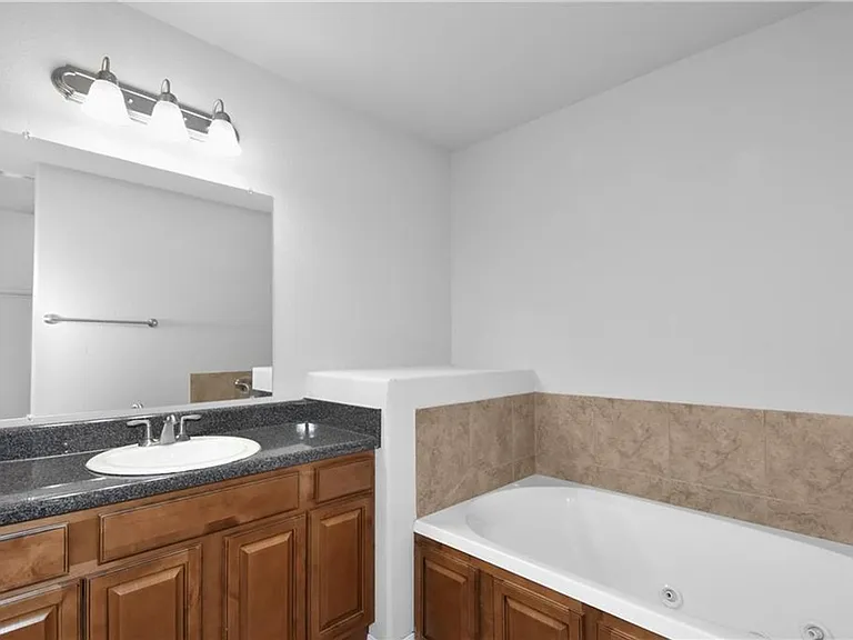 1240 Lariat Dr — Photo 20