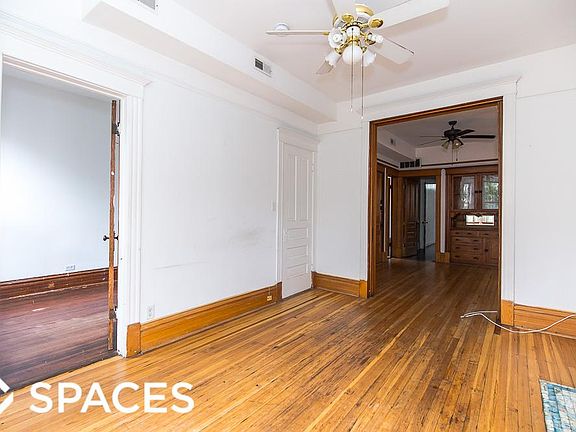 3rd image of 870 W Buckingham Pl APT 1