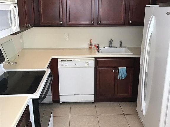 4th image of 5600 Collins Ave #716
