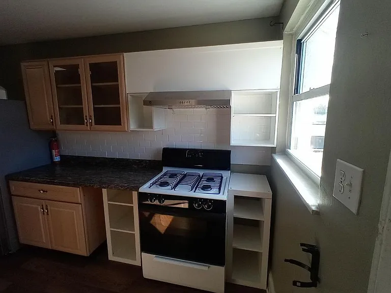 49 N York Rd #2 — Photo 3