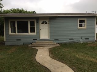 304 W 2nd Ave, Nixon, TX 78140