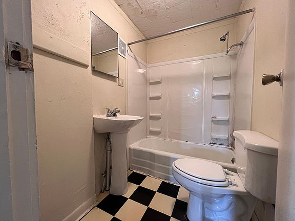 4th image of 441 Dallas St #A