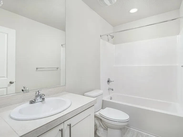 2745 S Magnolia Dr — Photo 17