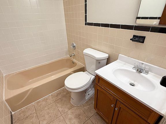 4th image of 180 Bond St APT C6