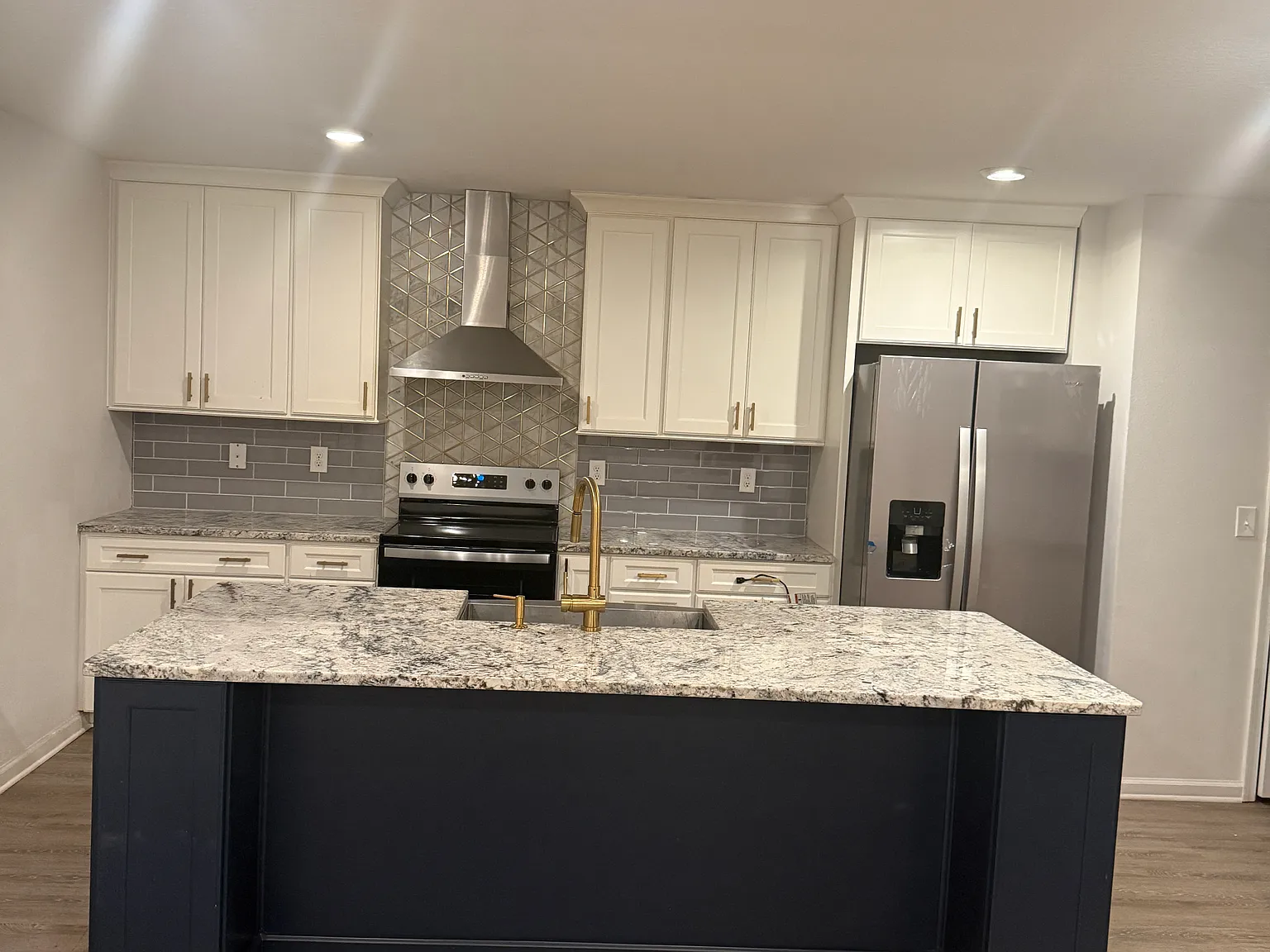 5 bed, 2594 sqft, $2,199 — Photo 2
