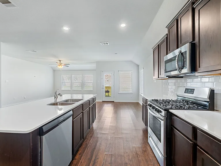 3609 Sabine Dr — Photo 4