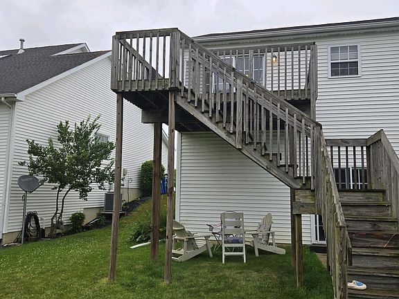 4th image of 10304 Illinois St