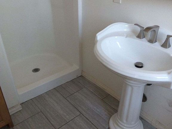 2nd image of 140 Norris Rd APT 4